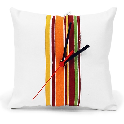 Часы-подушка настенные, с разноцветными полосами Цвет: белый Семкшоп 2010 г ; Упаковка: коробка инфо 12017f.